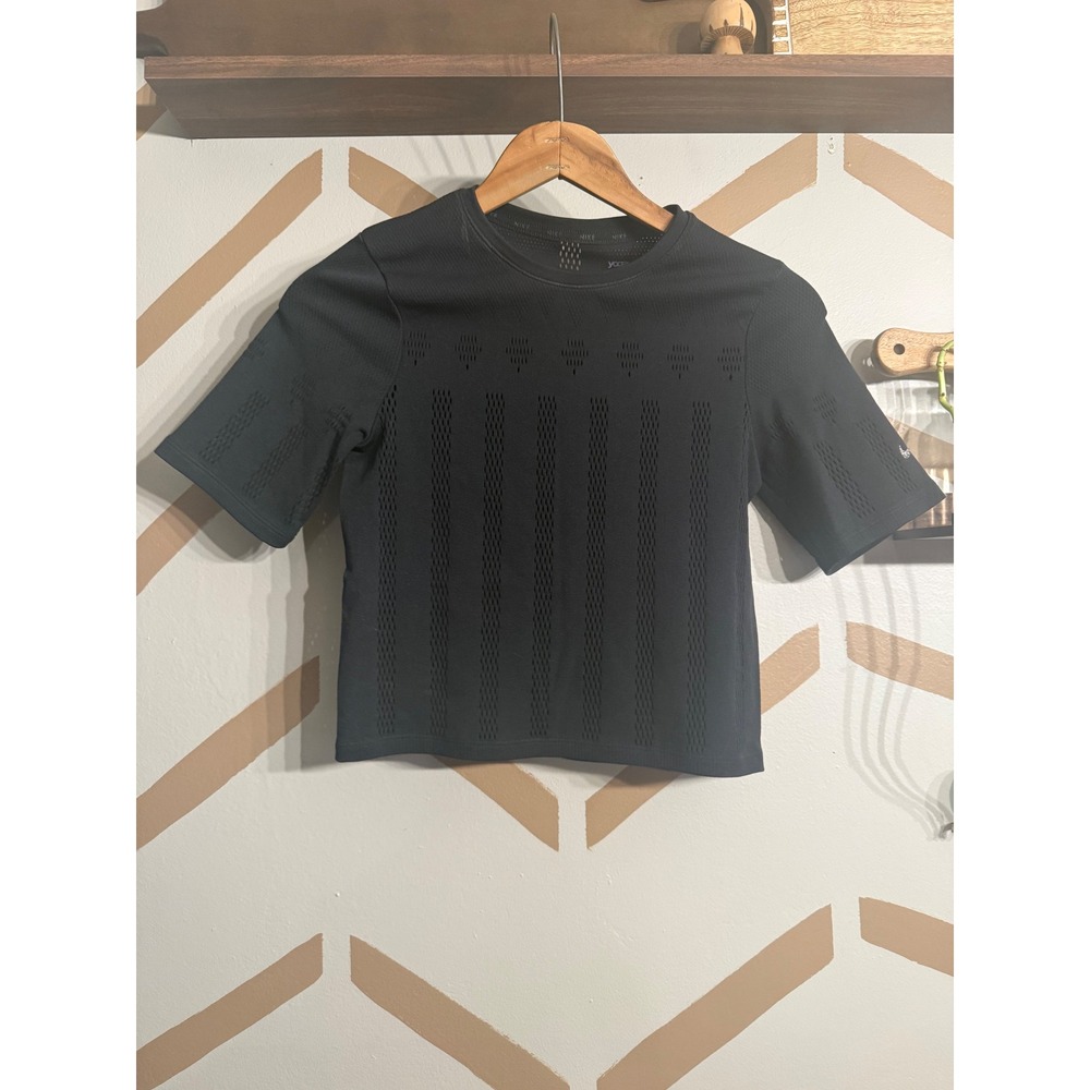Nike Yoga Dri-FIT‎ ADV Top Womens Small Black Short Sleeve Seamless Cropped Mesh